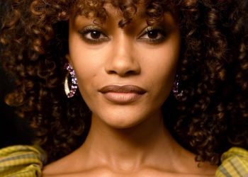 Hair, Face, Hairstyle, Afro, Beauty, Head, Fashion, Yellow, Ringlet, Lip,