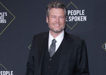 Blake Shelton Dresses Up As Easter Bunny: Video – Hollywood Life