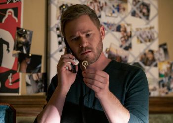LOCKE & KEY (L to R) AARON ASHMORE as DUNCAN LOCKE in episode 204 of LOCKE & KEY Cr. AMANDA MATLOVICH/NETFLIX  2021