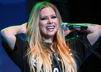 The Exfoliating Powder Avril Lavigne ‘Can’t Live Without’ featured image