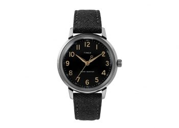 Image may contain: Wristwatch