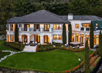 Twitter erupts over price for Russell Wilson’s Washington house which he bought for $6.7 million in 2015
