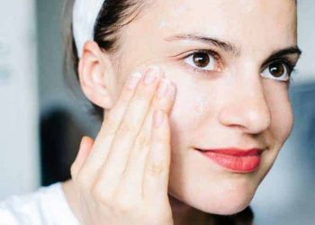 7 Derm-Approved Tips for Unclogging Pores At Home