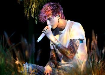 Watch MGK's Performance at the 2022 Billboard Music Awards