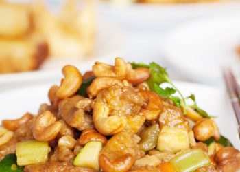 gluten-free cashew chicken (with a secret ingredient!)