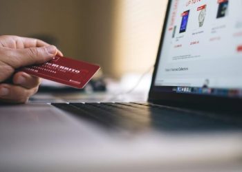 4 Advantages of Accepting Direct Debit in Your Business