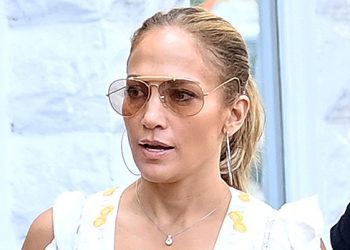 Jennifer Lopez Films Herself Naked In The Bathtub: Video – Hollywood Life