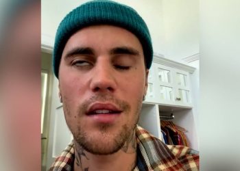 Click to play video: 'Justin Bieber reveals he has facial paralysis as a result of Ramsay Hunt syndrome'