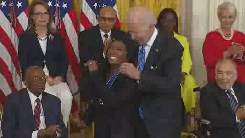 Click to play video: 'Biden honours athletes Simone Biles, Megan Rapinoe with Presidential Medal of Freedom'