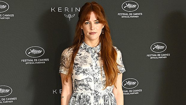 Riley Keough’s Floral Lingerie By The Pool: Photos – Hollywood Life