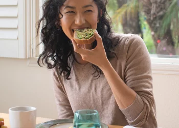 This $12 Avocado Slicer Has 25,100+ 5-Star Amazon Reviews