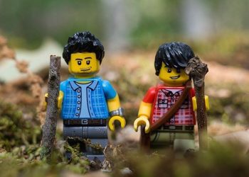 How Many Calories Does Walking Burn? (Calorie Calculator)