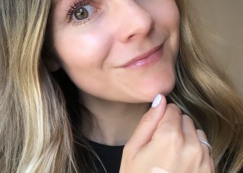 I Tried Ariana Grande's New r.e.m. Beauty Sweetener Concealer