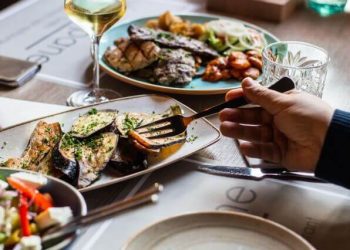 Is It Worth Tapping The Food Industry For Your Next Business?