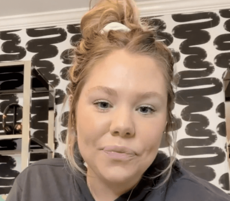 Kailyn Lowry: Confirming Pregnancy Rumors With Revealing Outfit?