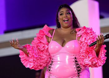 Lizzo Defended After Aries Spears Mocks Her Weight – Hollywood Life