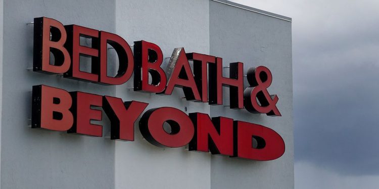 This investor made $110 million from trading Bed Bath & Beyond --- and he's a 20-year-old student