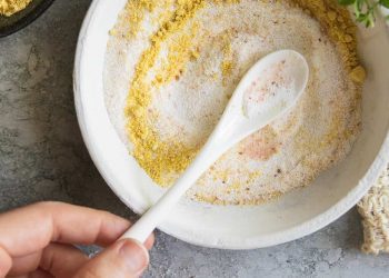 How to make a soothing mustard bath for tired muscles, skin irritation or a pesky cold.