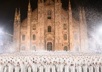 moncler 70 anniversary milan piazza del duomo