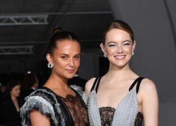 Emma Stone & Alicia Vikander Nearly Twin on the Academy Gala Red Carpet