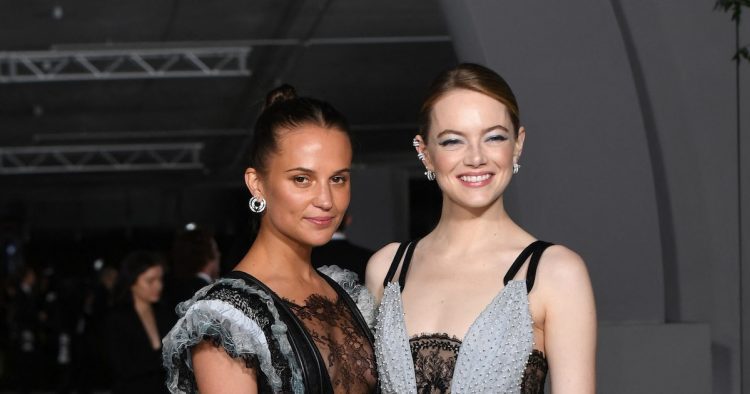 Emma Stone & Alicia Vikander Nearly Twin on the Academy Gala Red Carpet