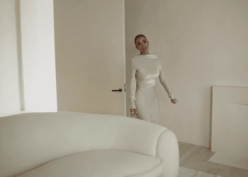 Kim Kardashian Gives a Tour of Her and Kanye West's Mansion