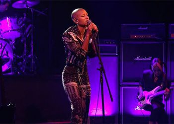 Willow Smith Performs ‘Curious/Furious’ – Hollywood Life