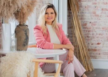 You are currently viewing <strong>How Flavia Leal Became a Staple in the Beauty Industry via Her Drive, Dedication and Passion for Helping Others</strong>