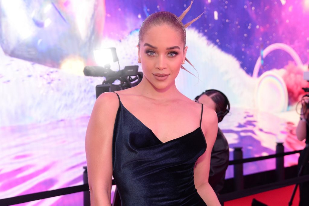 Jasmine Sanders took the ‘90s spiky bun then gave us 'Statue Of Liberty' at the GLAMOUR Women Of The Year Awards 2022