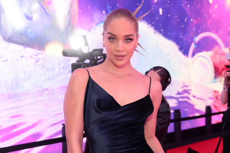 Jasmine Sanders took the ‘90s spiky bun then gave us 'Statue Of Liberty' at the GLAMOUR Women Of The Year Awards 2022