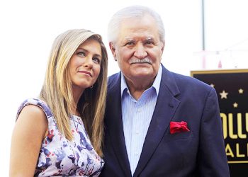 Jennifer Aniston’s ‘Friends’ Costars Supporting Her After Dad’s Death – Hollywood Life