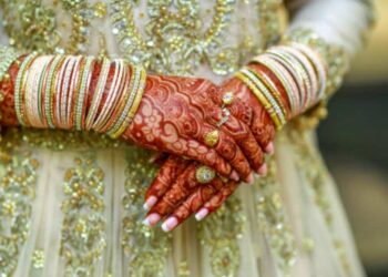 How to Style Pakistani Wedding Maxi Dresses Like a Fashion Icon: A Paari Bridal & Boutique Guide